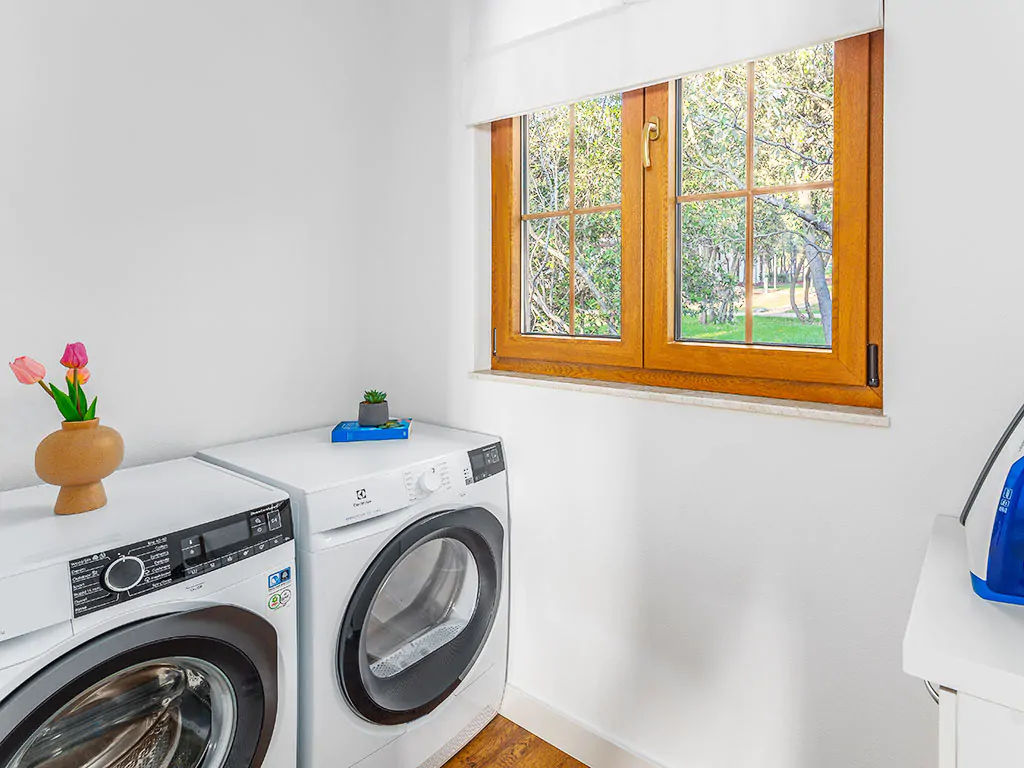 camping-mon-perin-beach-side-villa-porto-bus-interior-laundry-dryer-machine-laundry-room-2