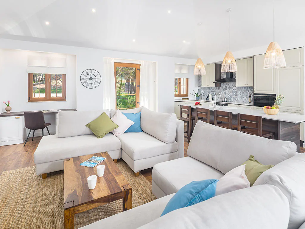 camping-mon-perin-beach-side-villa-porto-bus-interior-living-room-kitchen-2