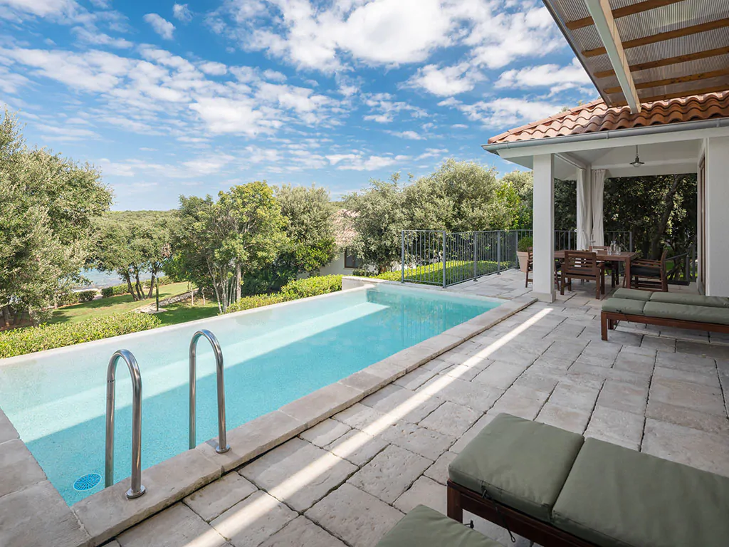 camping-resort-mon-perin-beach-front-exterior-pool-mini