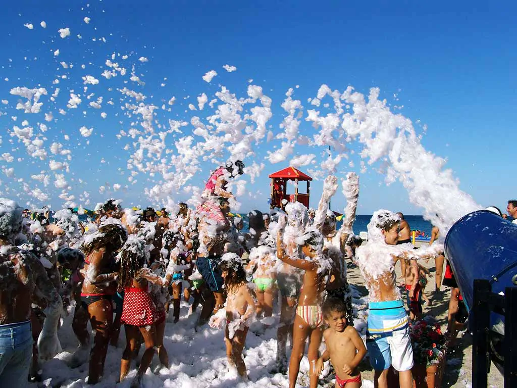 camping-thurium-foam-party