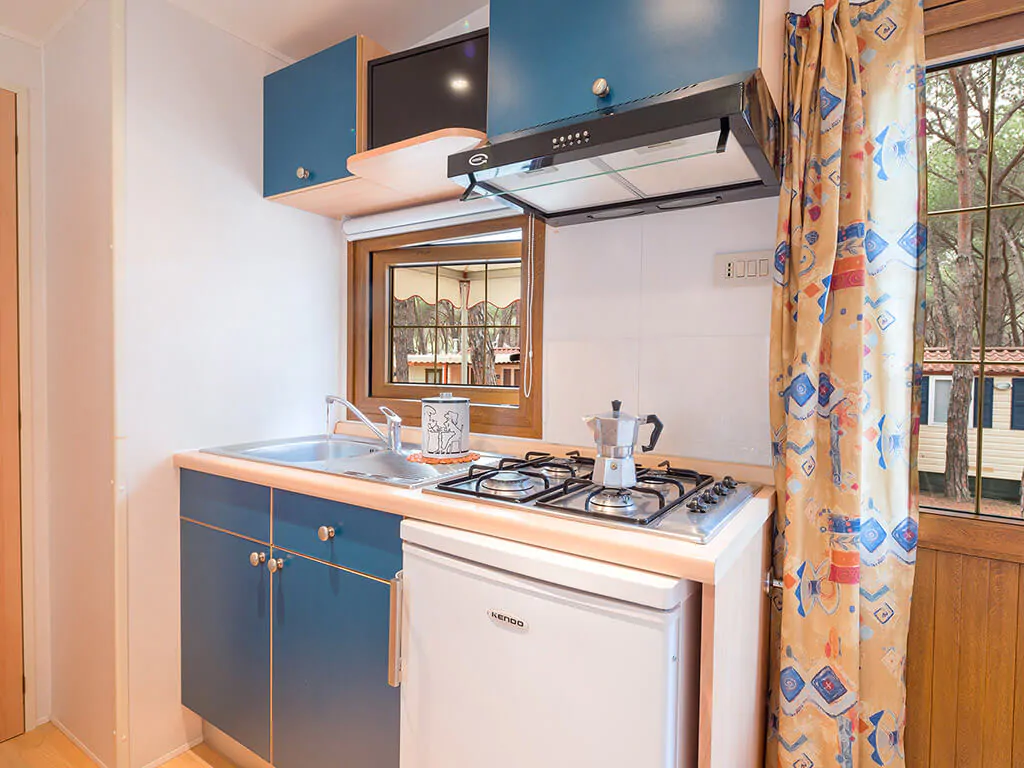 camping-village-baia-blu-la-tortuga-mobile-home-baia-comfort-kitchen