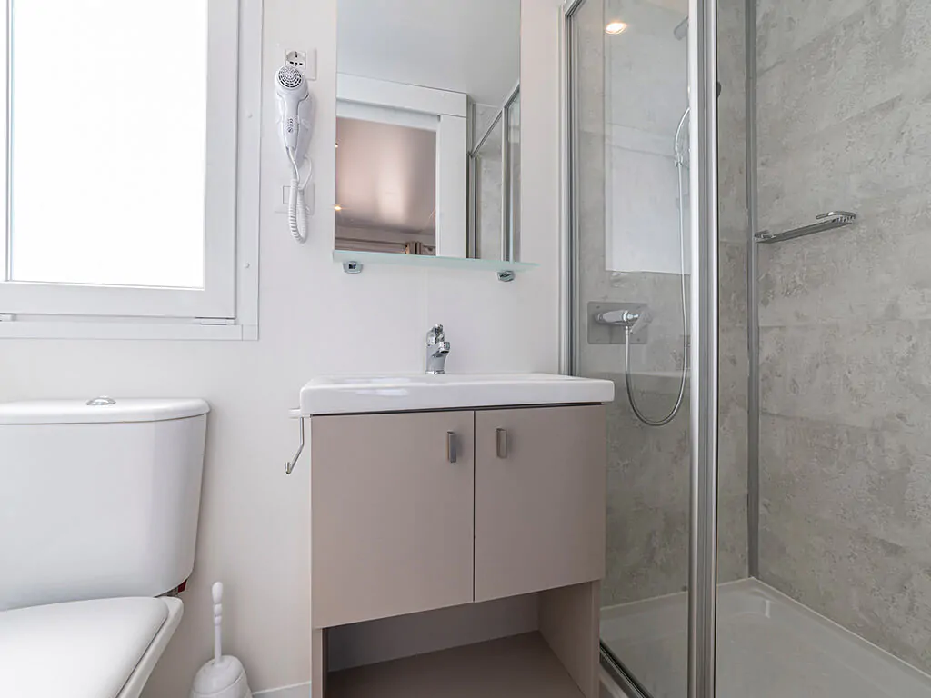 camping-village-cavallino-mobile-home-baia-revolution-bathroom