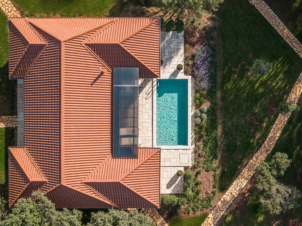 campsite-mon-perin-porto-bus-beachside-villa-pool-bird-perspective