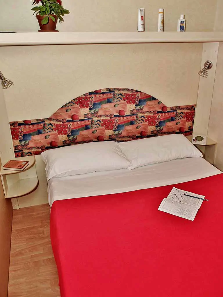 mobile-home-happy-classic-bedroom-4