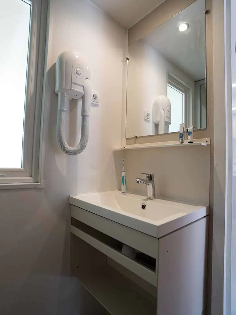 mobile-home-happy-premium-suite-bathroom-sink-2