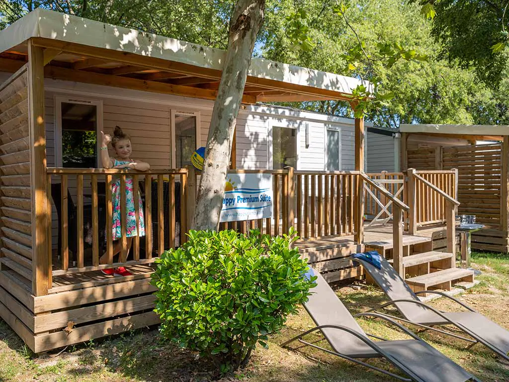 mobile-home-happy-premium-suite-exterior-8-2