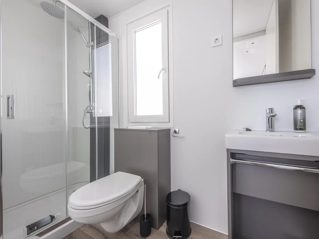 terra-park-phalaris-island-pag-mobile-homes-tamaris-bathroom-2