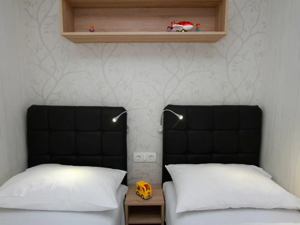 campsite-galeb-mobile-home-relax-interior-bedroom