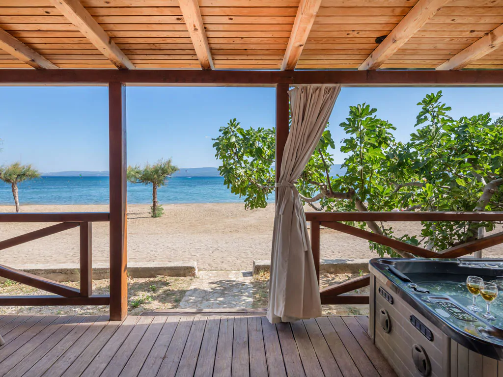 campsite-galeb-mobile-home-sunshine-premium-jacuzzi-exterior-jacuzzi-sea-view
