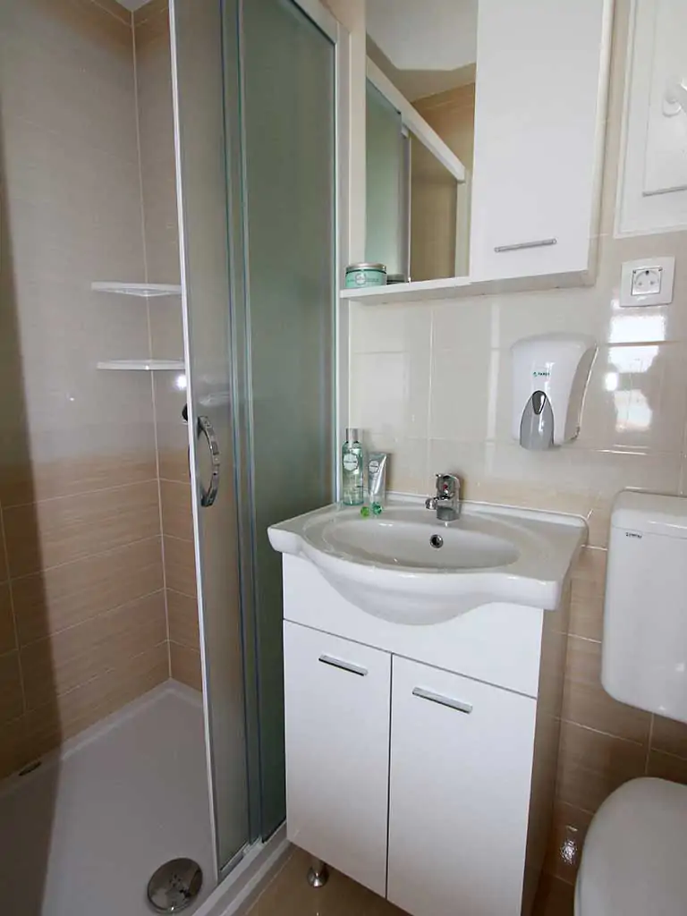 campsite-galeb-mobile-homes-bathroom
