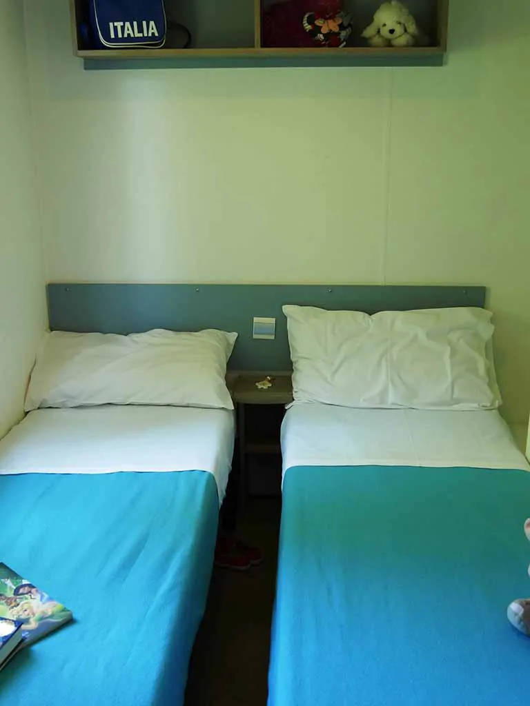 mobile-home-happy-comfort-bedroom-5-4