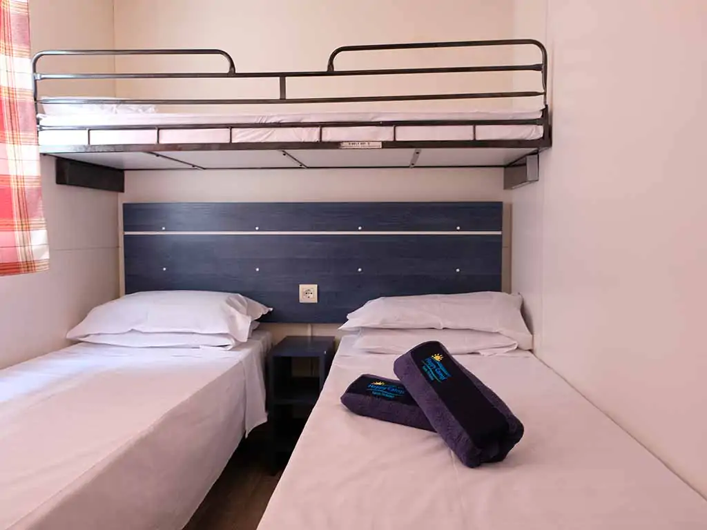 mobile-home-happy-standard-bedroom-2-4