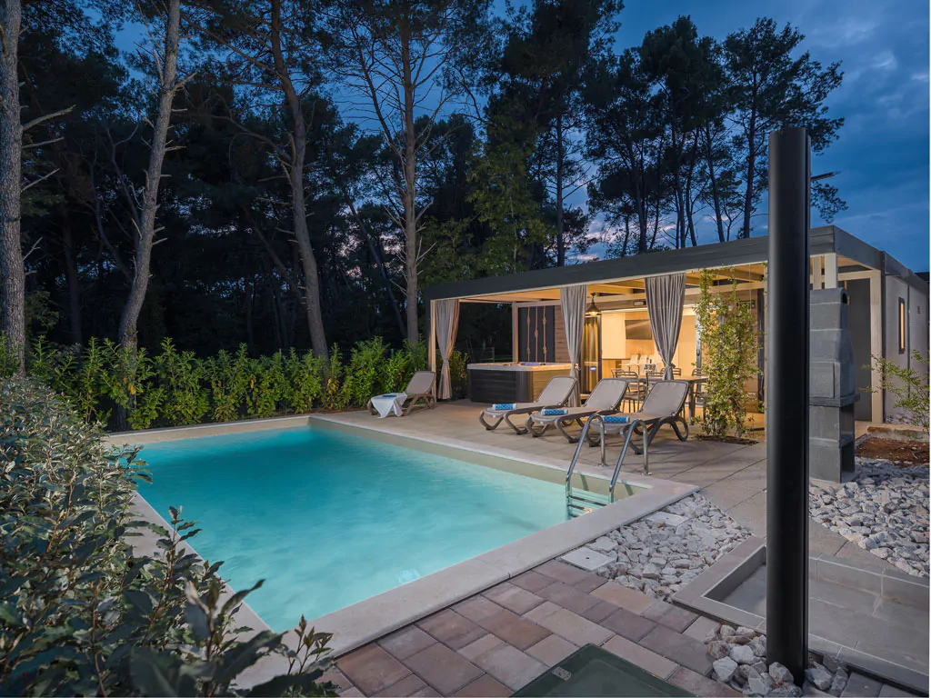 camping-santa-marina-luxury-marine-villa-exterior-pool-i