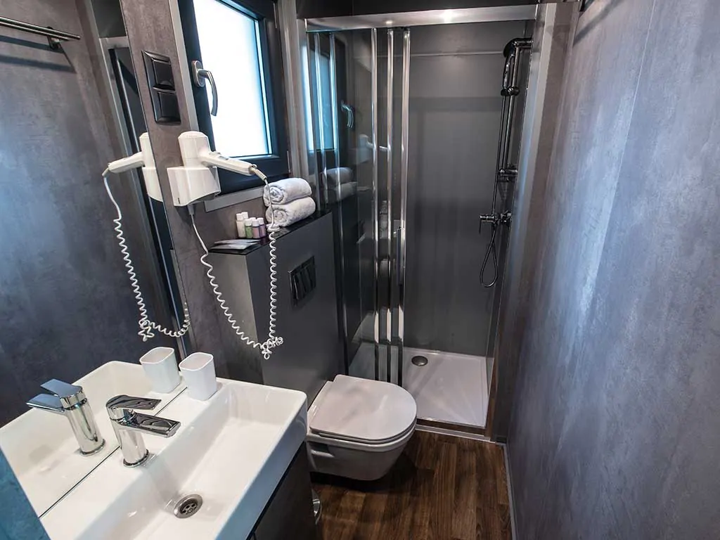 campsite-selce-adrialux-mobile-homes-bathroom