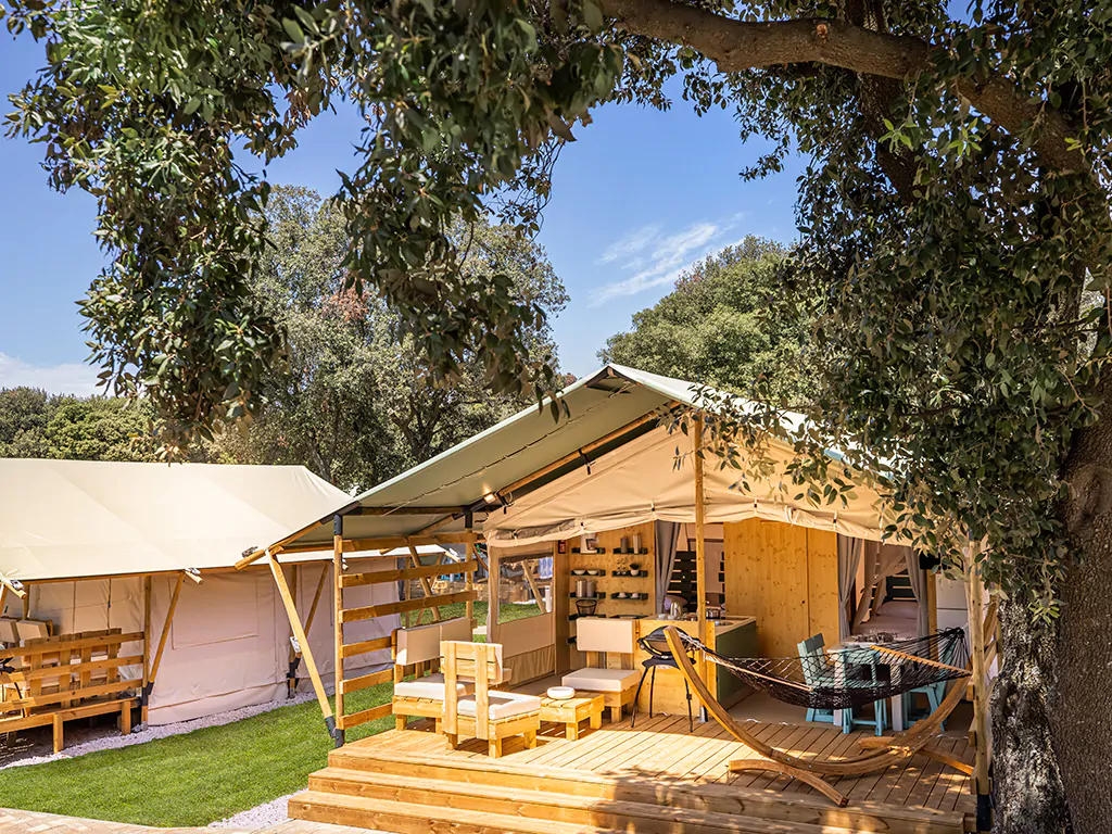 glamping-tent-safari-amarin-exterior-terrace