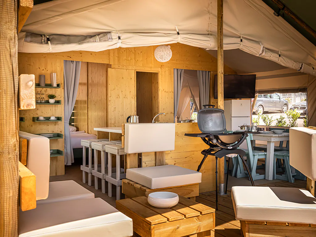 glamping-tent-safari-amarin-terrace-grill