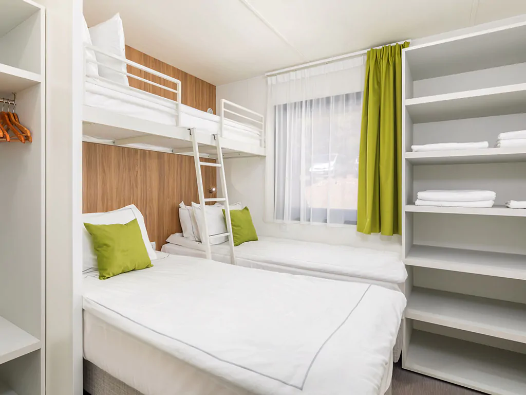 camping-arena-stoja-deluxe-camping-villa-sea-view-interior-bedroom-i