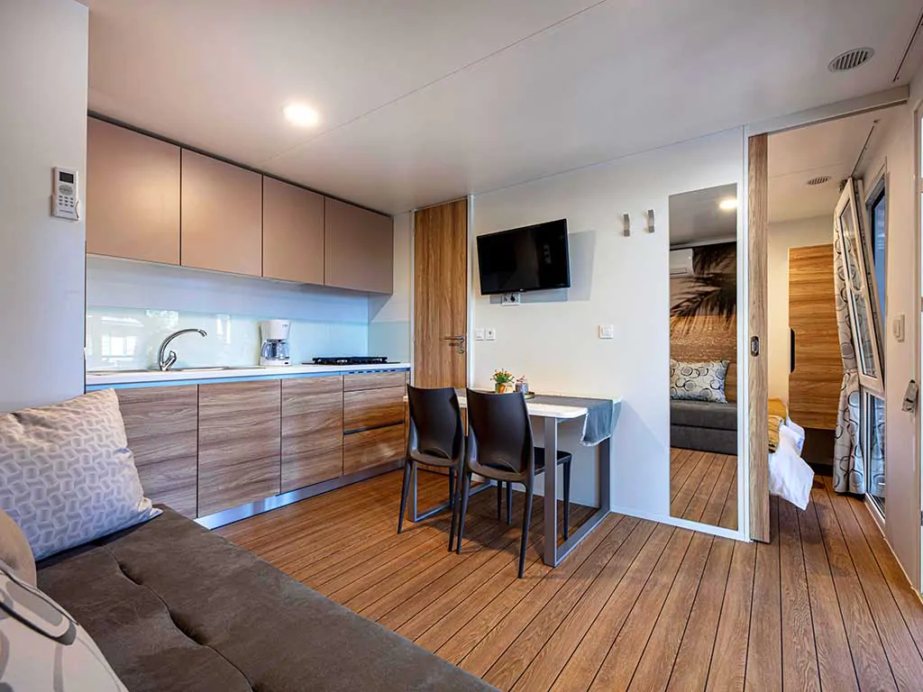 campsite-porton-biondi-mobile-homes-with-pool-interior