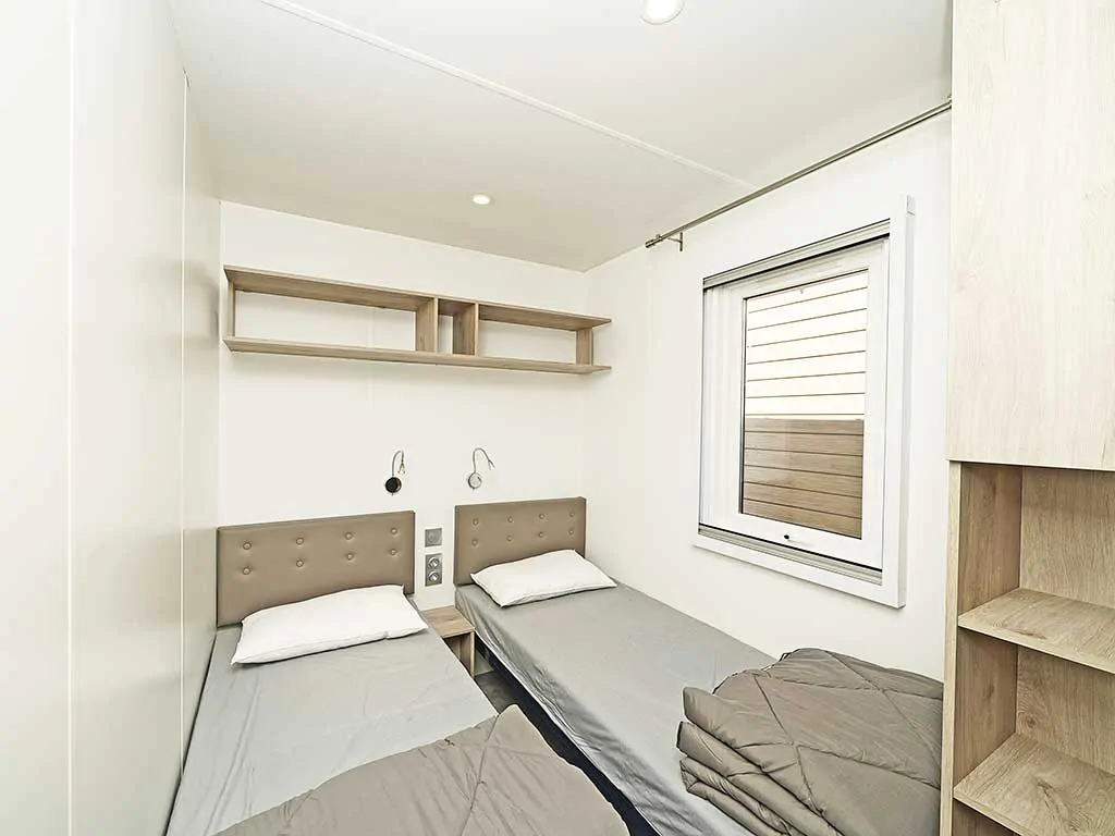 mobile-homes-privilege-bedroom-1