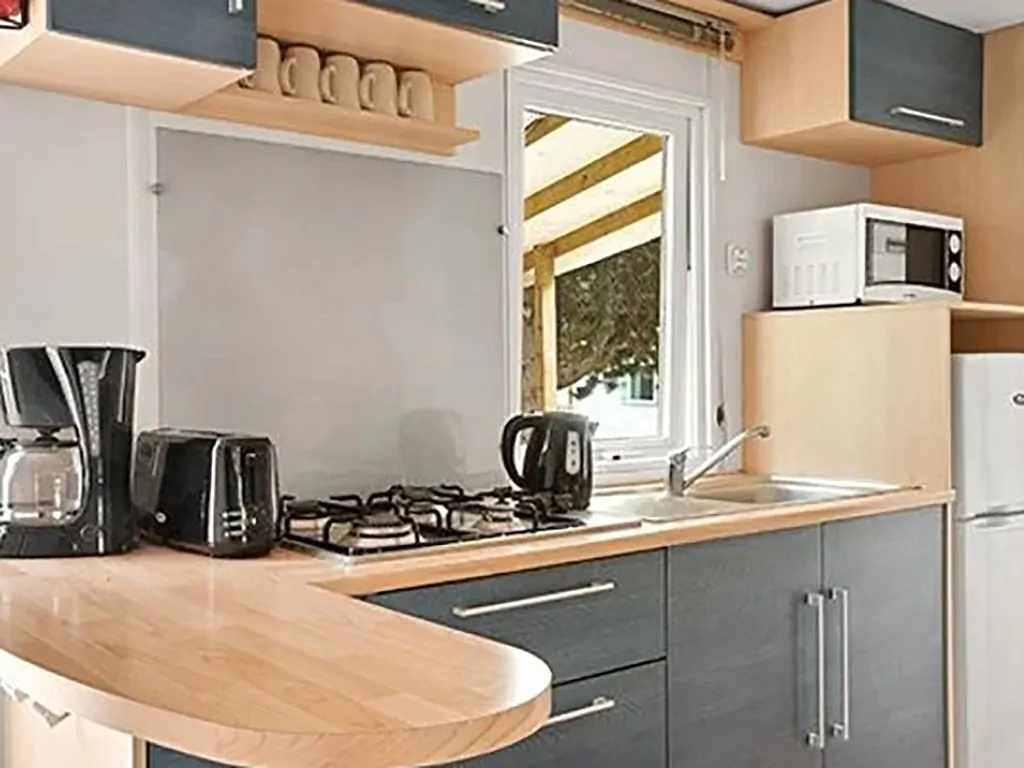 amadra-park-sibenik-mobile-home-comfort-interior-kitchen