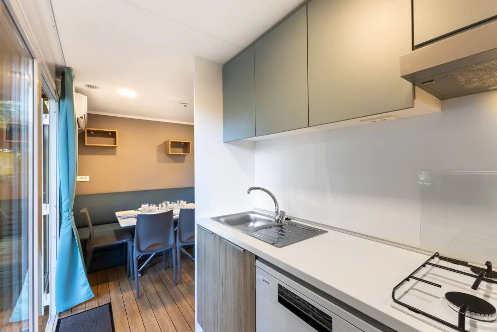 camping-bijela-uvala-premium-lounge-interior-i1