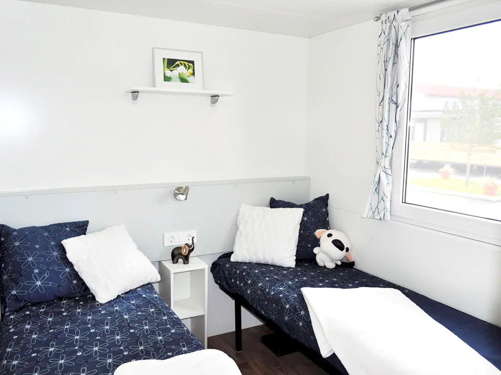 campsite-amadria-park-sibenik-mobile-home-solaris-6-interior-bedroom-single-beds