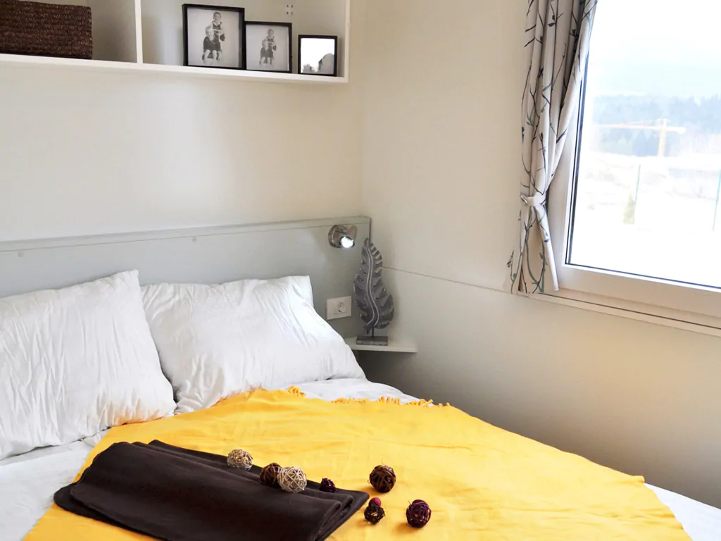 campsite-amadria-park-sibenik-mobile-home-solaris-6-interior-bedroom