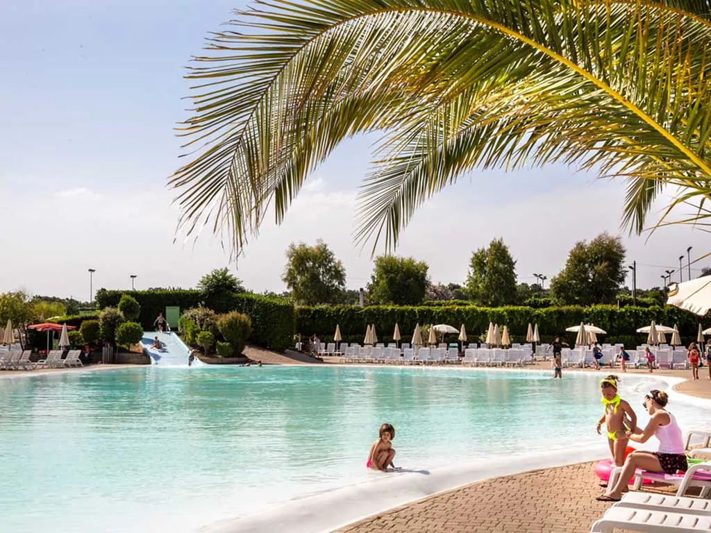 fabulous-camping-pool