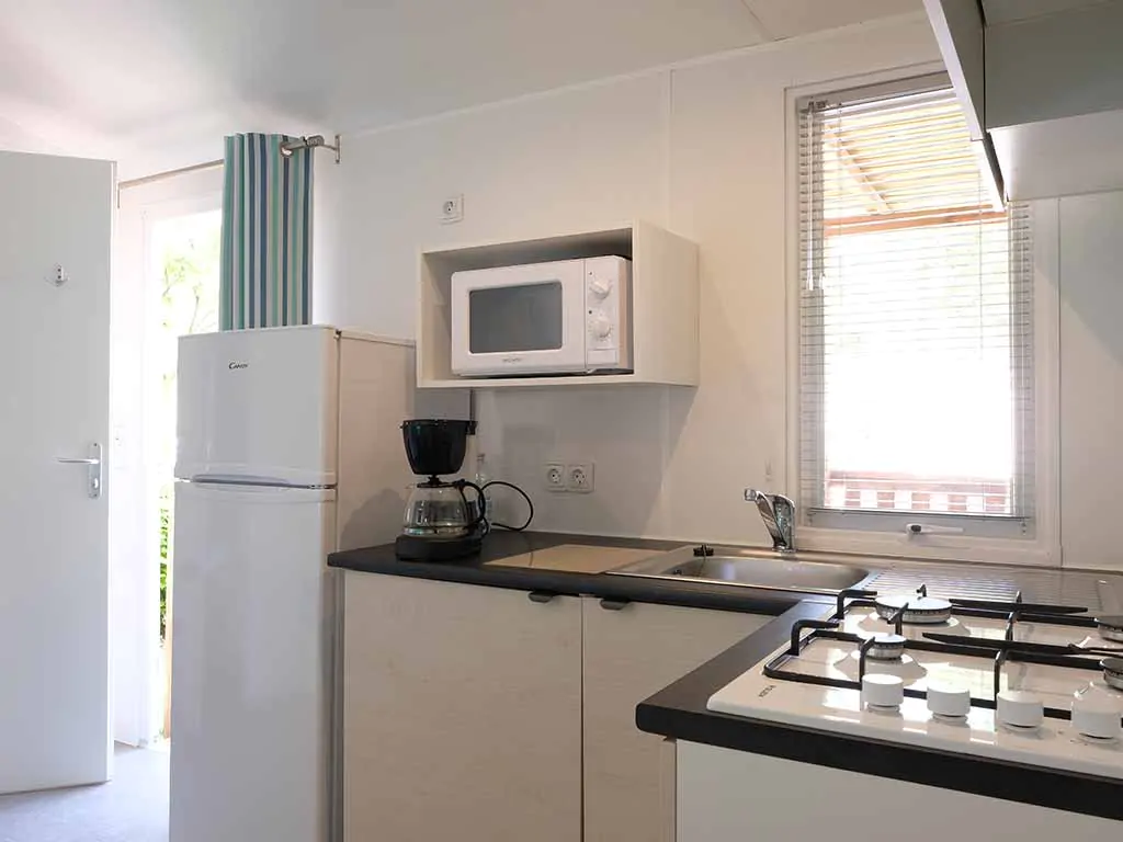 mobile-home-happy-premium-kitchen-12