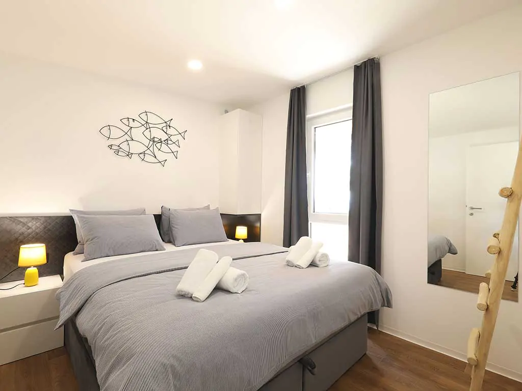 pine-beach-pakostane-premium-seaview-mobile-homes-bedroom