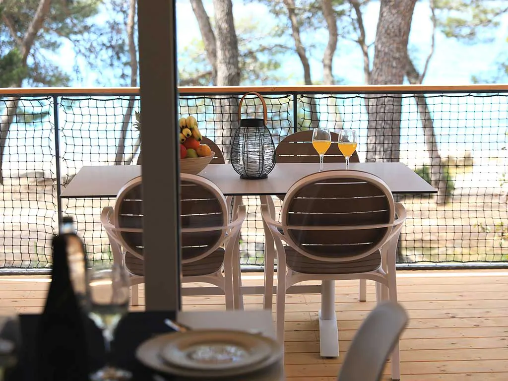pine-beach-pakostane-premium-seaview-mobile-homes-terrace