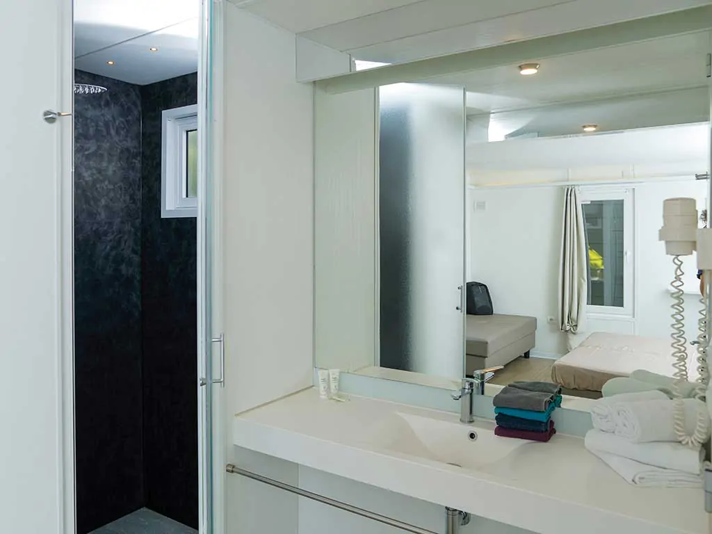 venezia-camping-intown-hu-stay-smart-s-mobile-homes-bathroom-ii