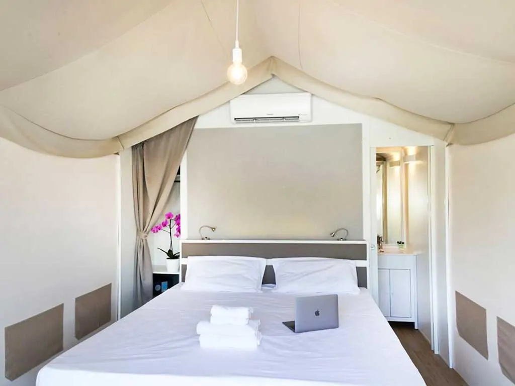 hu-glamp-smart-bedroom