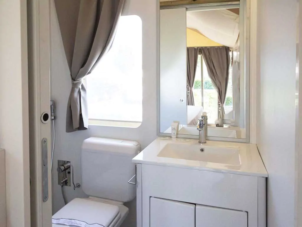 hu-glamp-smart-bathroom