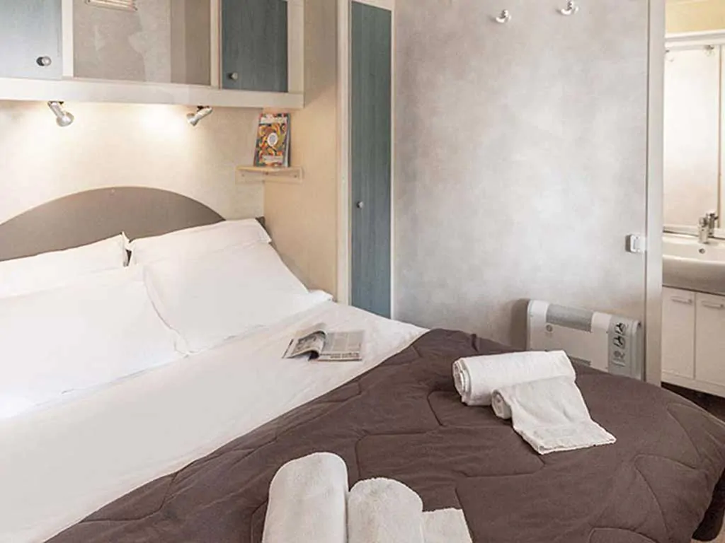 hu-stay-easy-xl-mobile-home-bedroom-i
