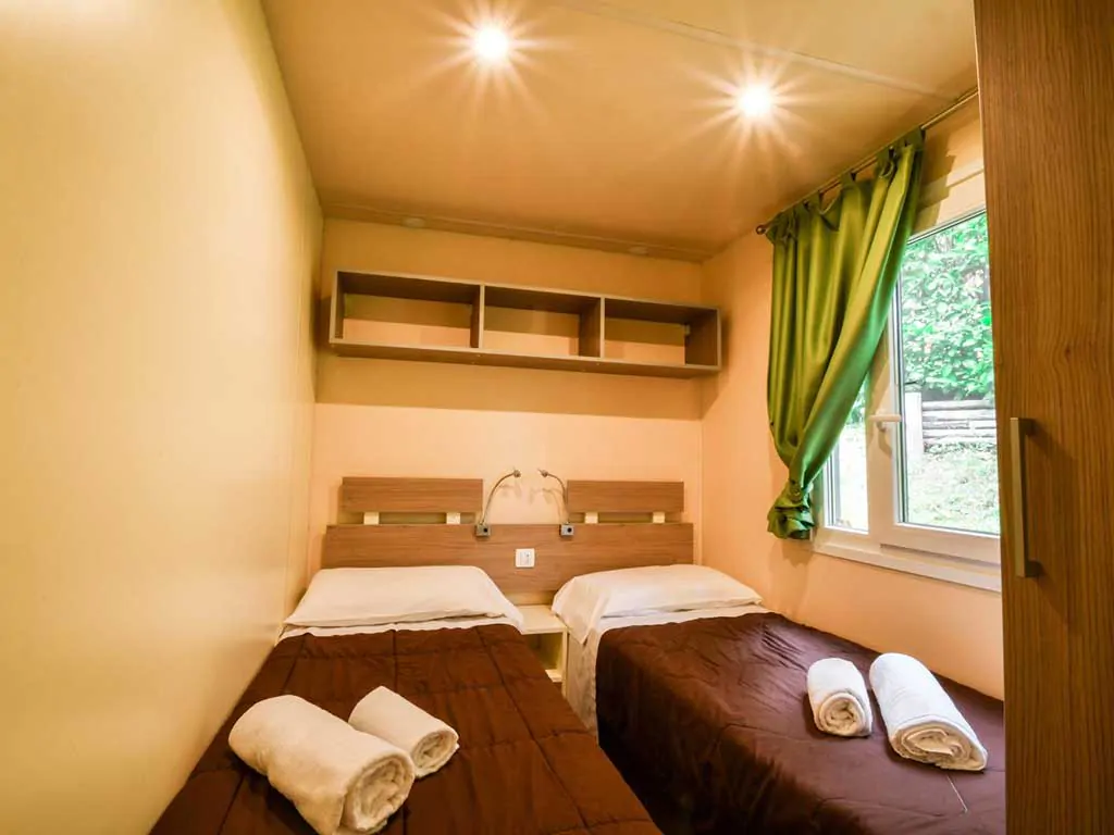 hu-stay-easy-xl-mobile-homes-bedroom-i