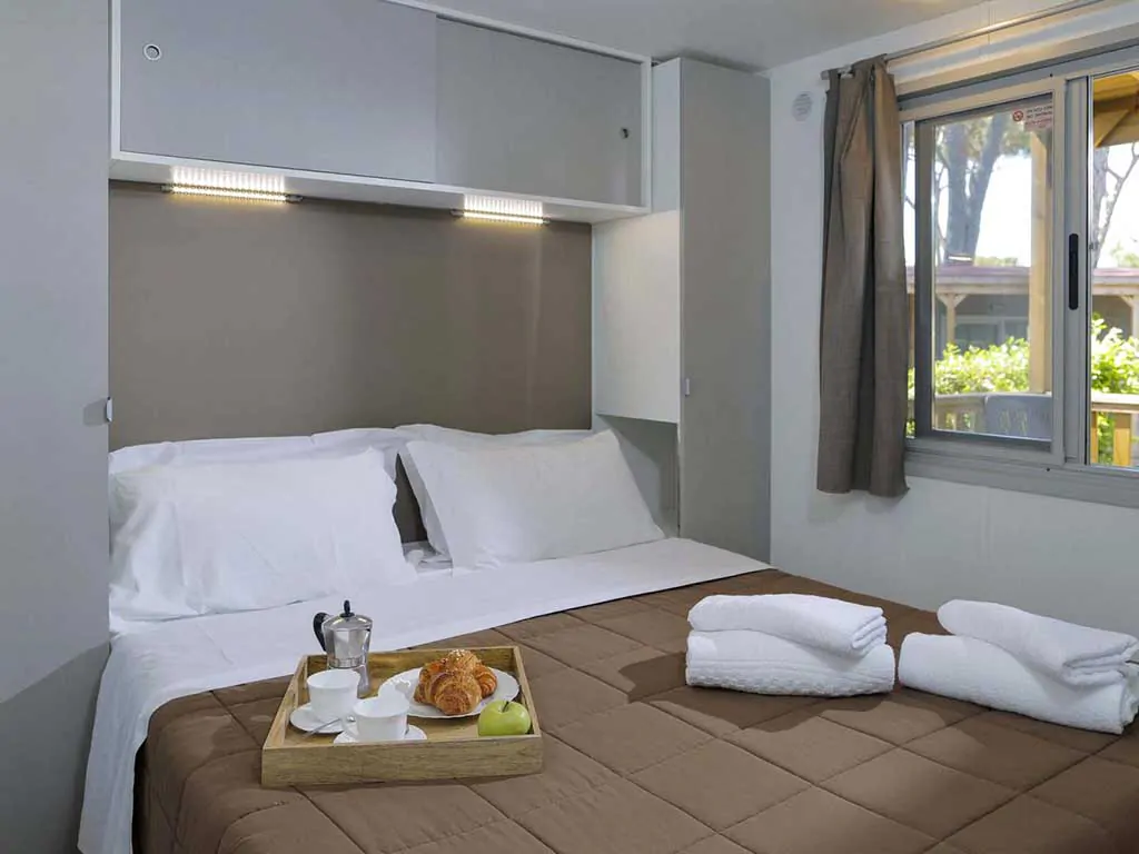 hu-stay-smart-xl-mobile-homes-bedroom-2