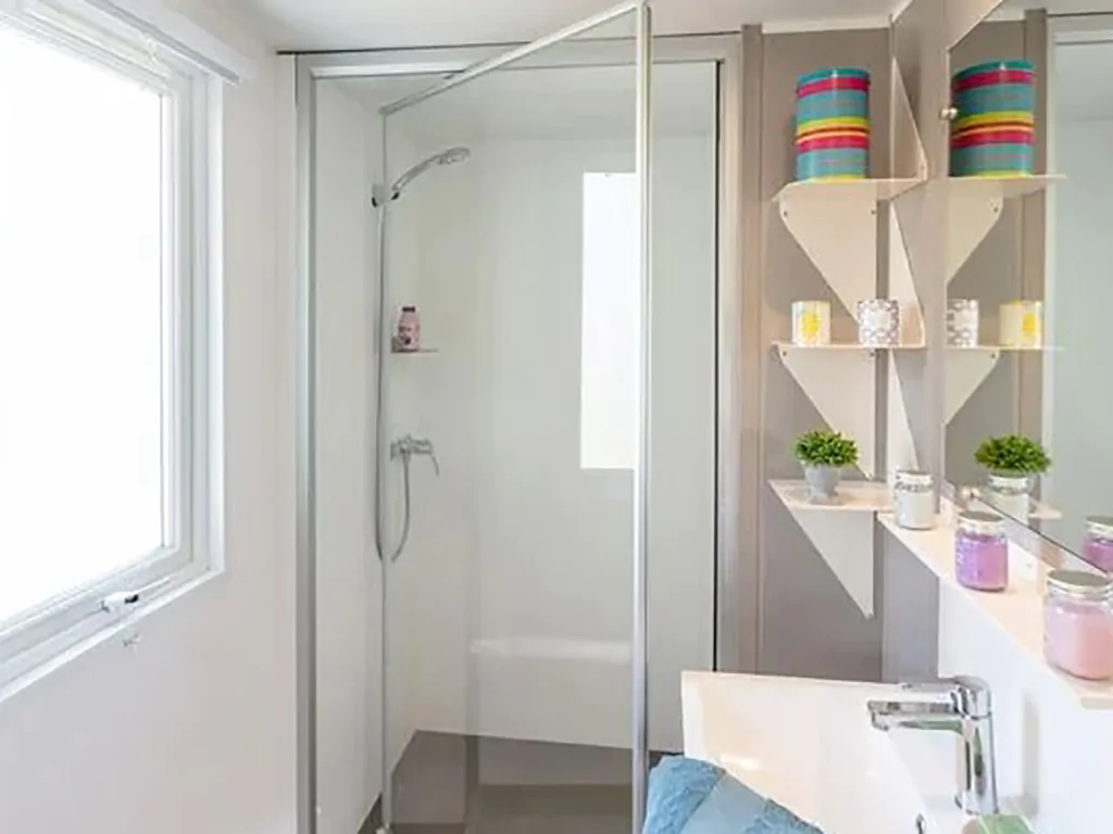 campsite-bijela-uvala-mobile-home-premium-interior-bathroom