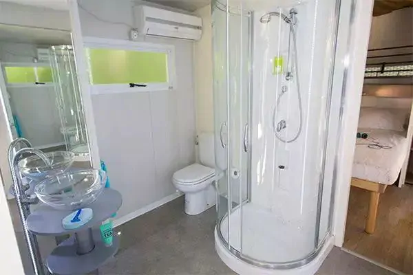 hybridlodge-clever-interior-bathroom