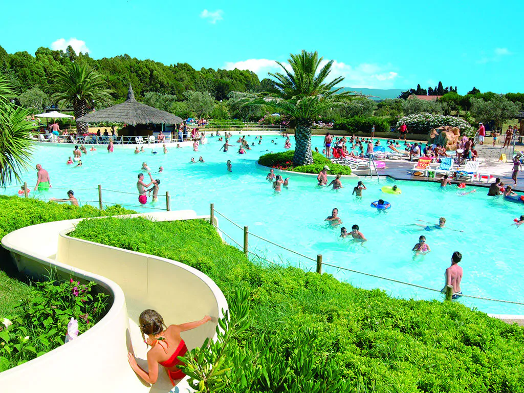 le-capanne-camping-bar-pool-slides-for-kids-1024x768