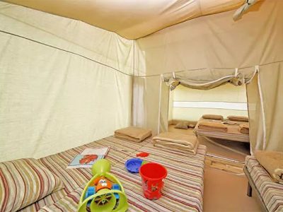 tente-bungalov-5-persons-interior-bedroom-ii-2
