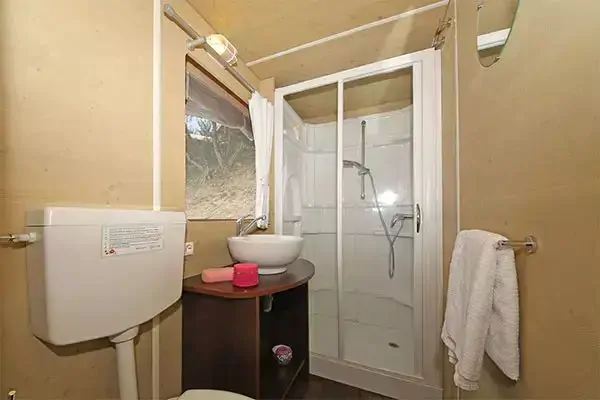 tente-nature-lodge-plus-interior-bathroom-2