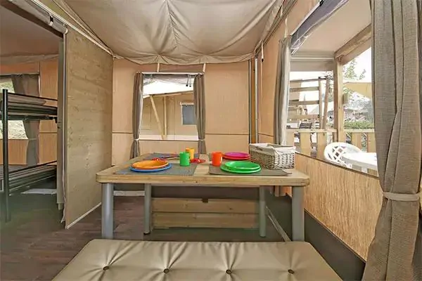 tente-nature-lodge-plus-interior-living-room-2