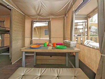 tente-nature-lodge-plus-interior-living-room