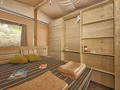 tente-nature-lodge-plus-interior-living-room-bedroom