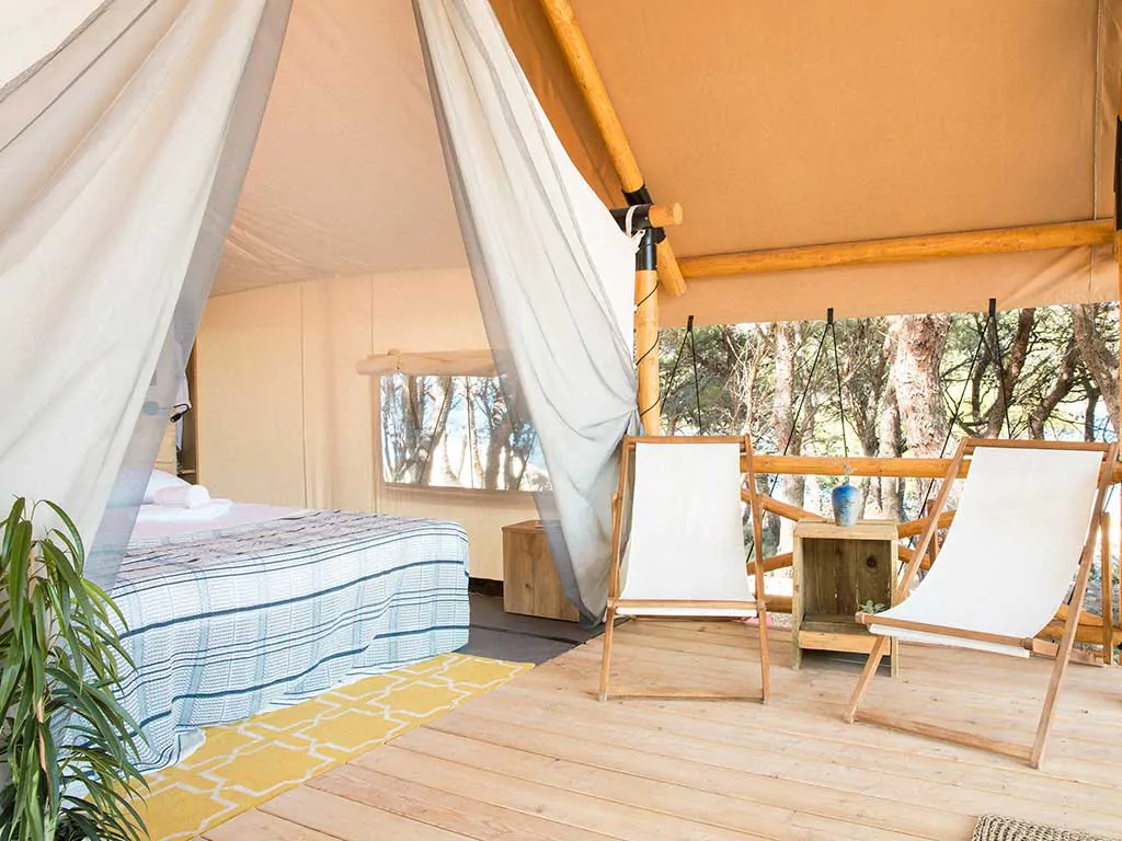 campsite-obonjan-forest-lodge-bedroom-and-terrace-i-2