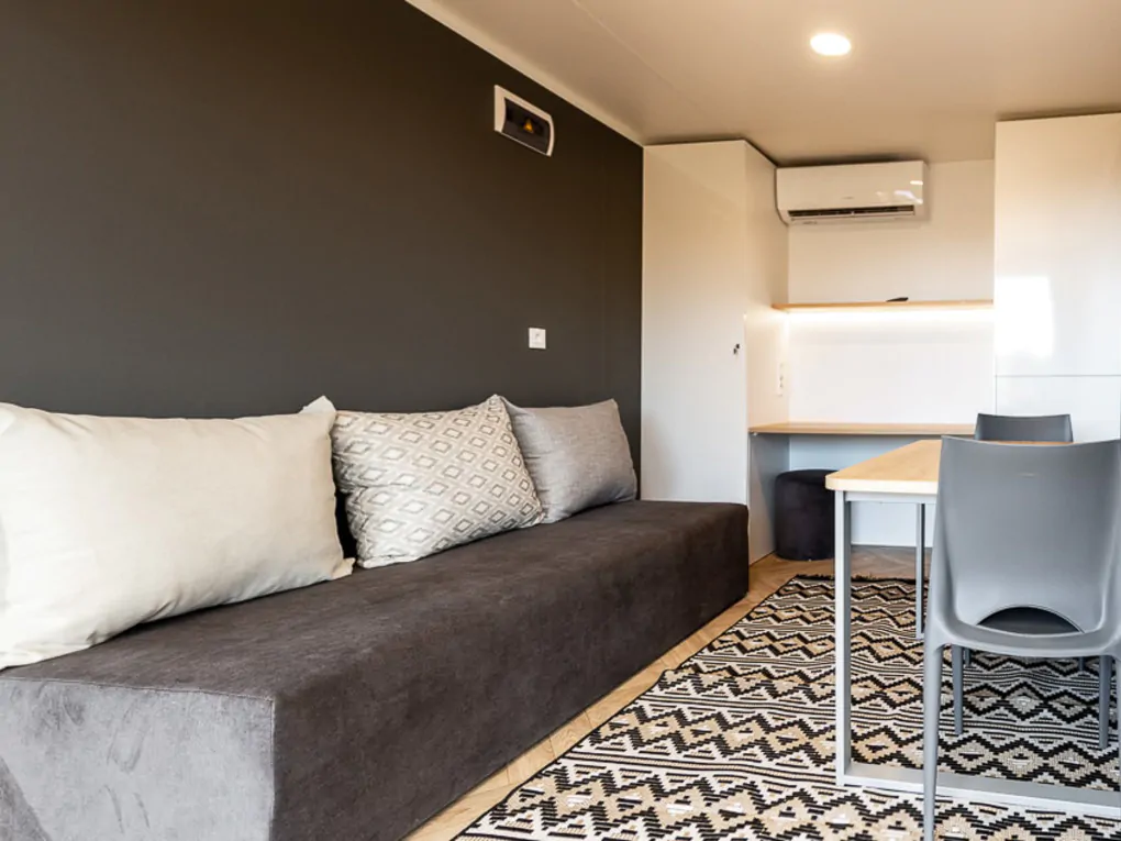 obonajn-island-resort-mobile-home-sun-lodge-m-interior-living-room