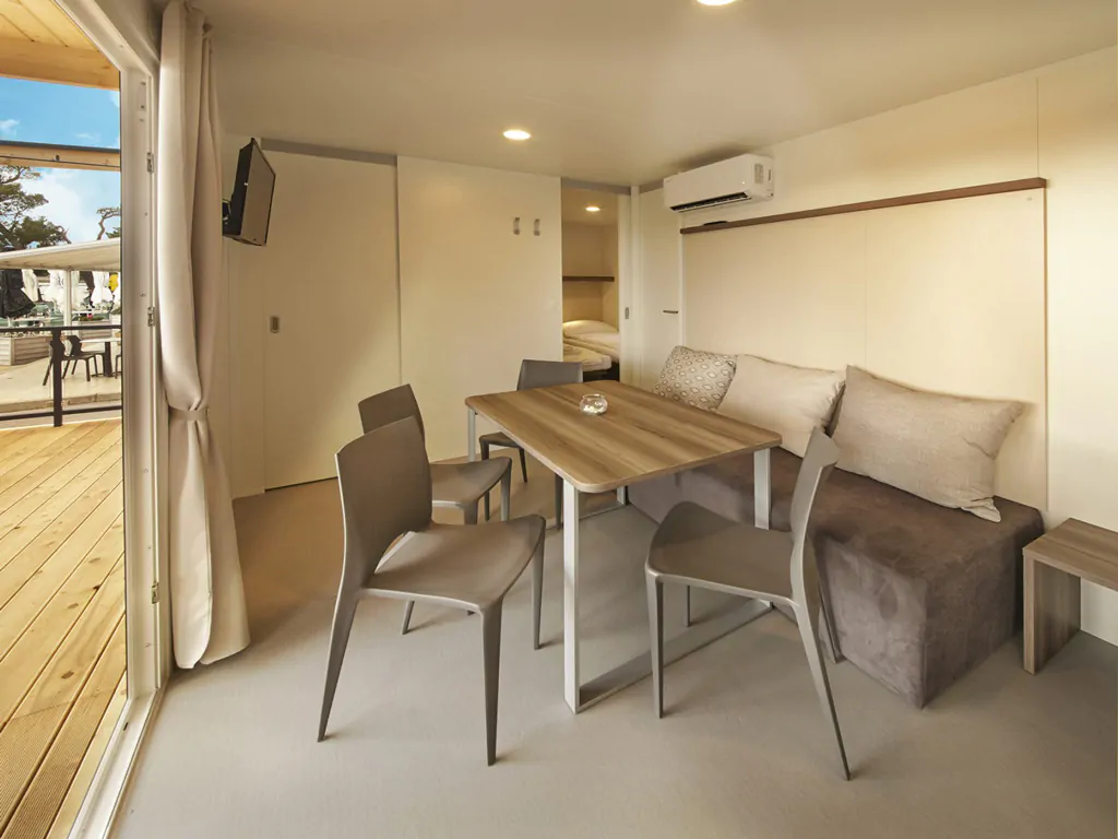 campsite-adria-ankaran-mobile-home-premium-interior-living-room-tv