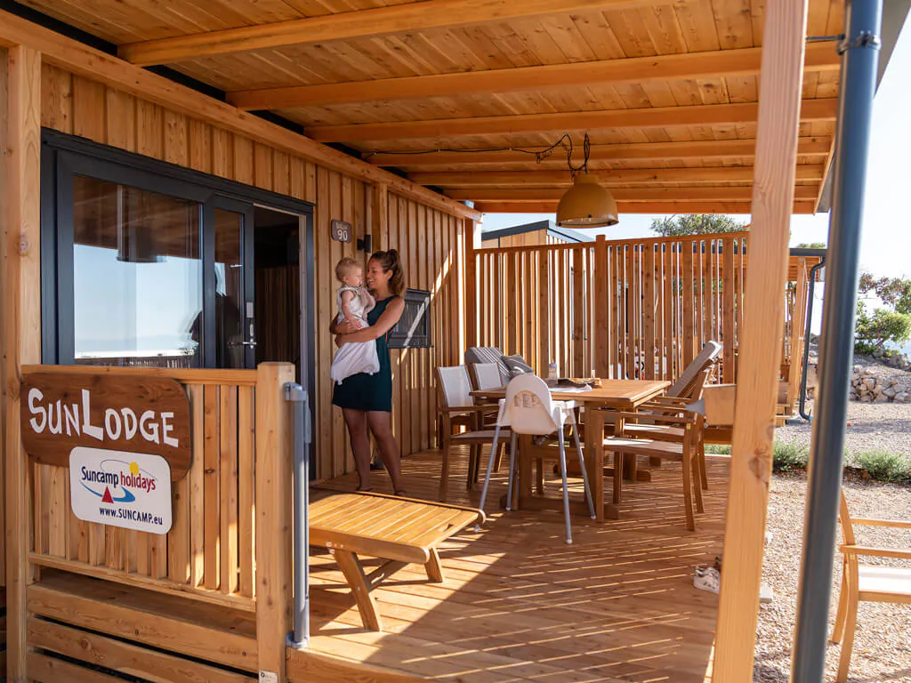 mobile-home-sunlodge-big-leaf-exterior-terrace-family-i