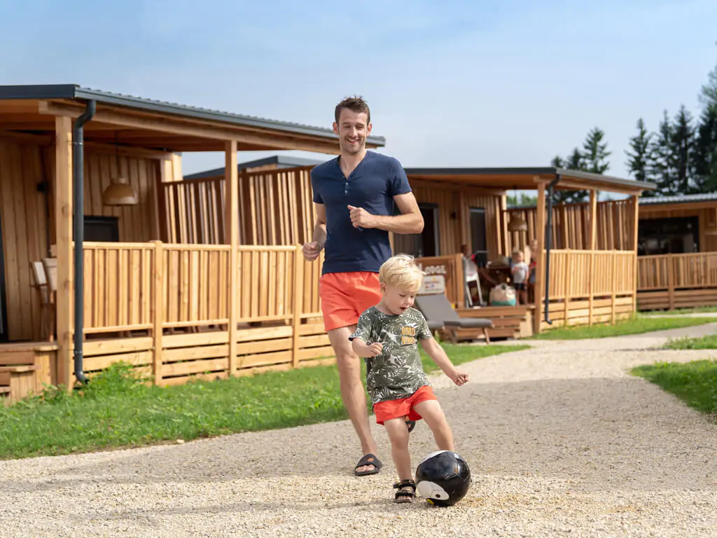 mobile-home-sunlodge-big-leaf-exterior-terrace-family-time